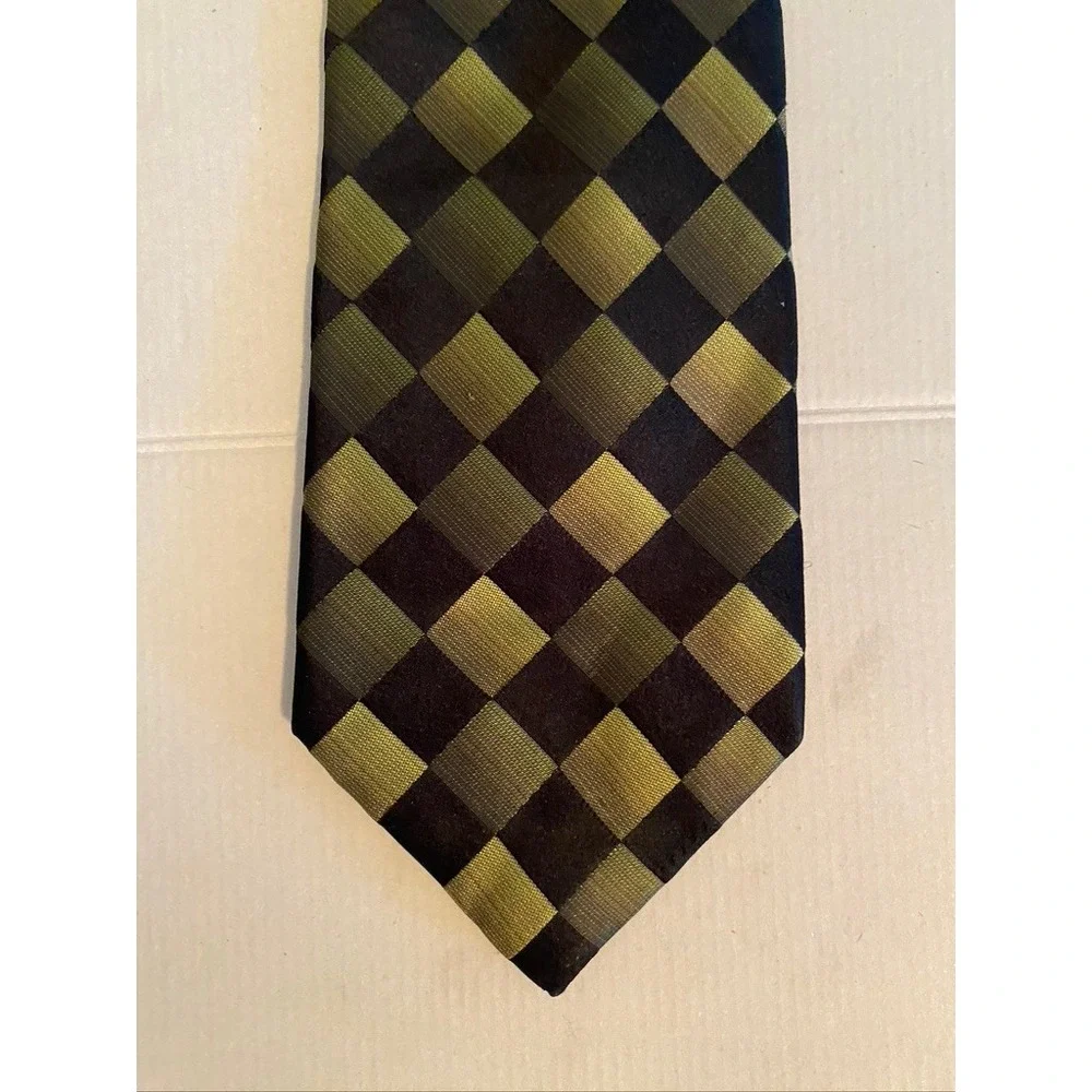 Mens Harlequin Checkered Diamond Pattern Necktie Olive Green Gold Black 3.75